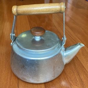 Vintage 70’s aluminum 2 liter Japanese teakettle